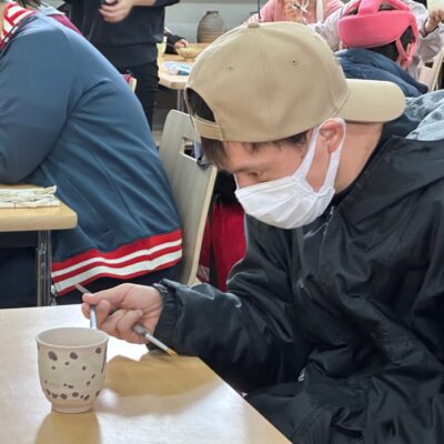 集中して湯呑み作成中・・・